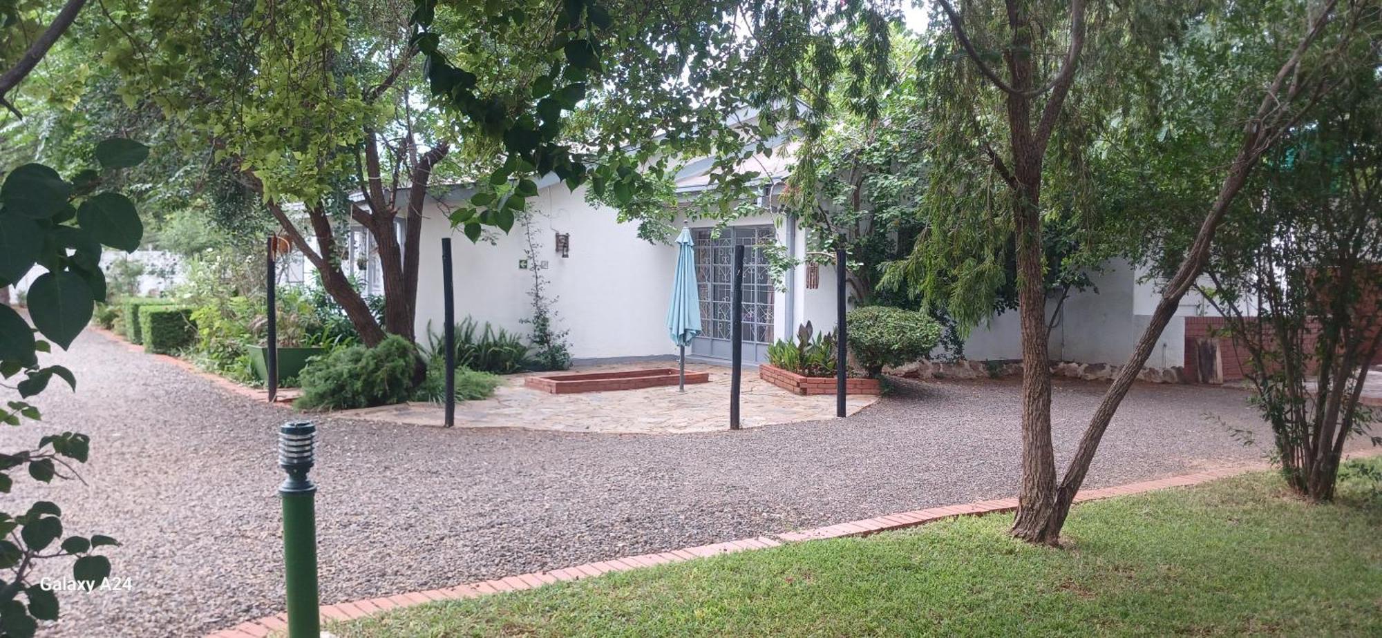 Driftwood Boutique Bed And Breakfast Lobatse Exterior photo